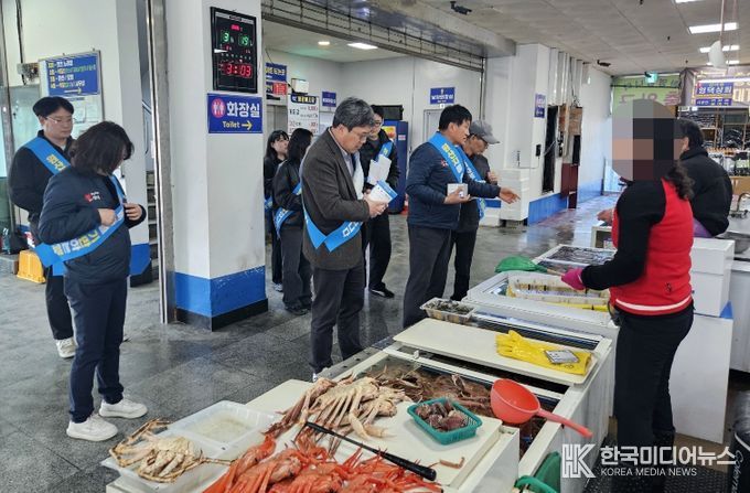 영덕군이 대게축제에 앞서 원산지 표시 지도·점검을 시행했다.
