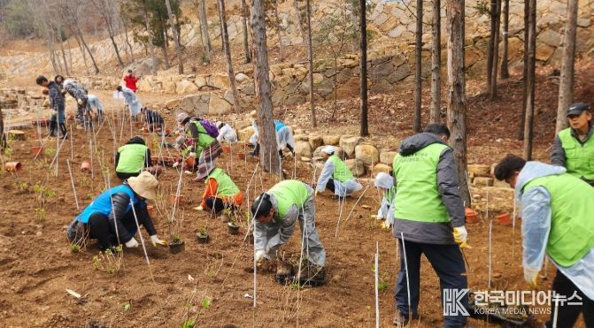 남해군, 식목일 맞아 자연휴양림 나무심기 행사