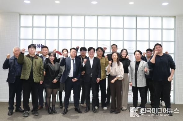 김포시(시장 김병수)가 25일 김포시청 중회의실에서 풍무역세권 등 관내 공동주택 입주예정자협의회와 간담회를 개최했다.