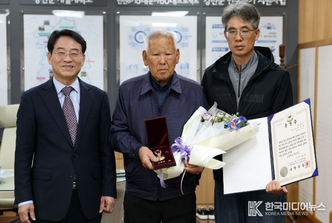 고 김영율 병장 유족에게 6.25 참전자 화랑무공훈장이 전달됐다.