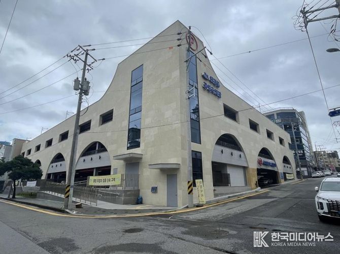 여수시가 오는 8일부터 관내 유료 공영주차장을 대상으로 ‘차량 5부제’를 민간 부문까지 확대 시행한다.