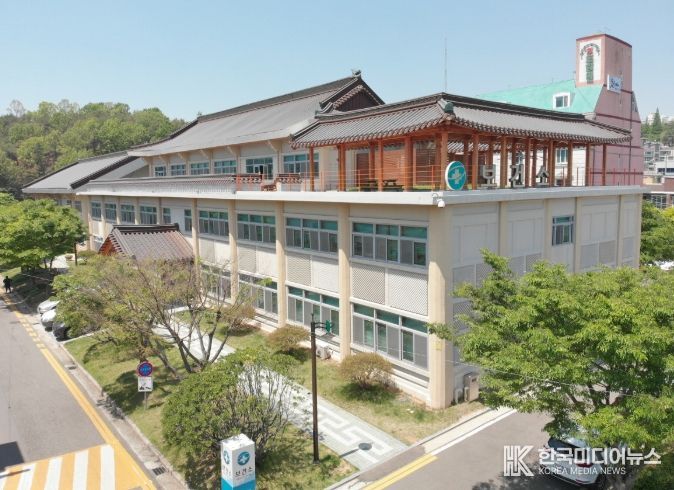 여수시 보건소는 4월 6일 여수중앙병원의 건물에 대한 강제집행이 실시됨에 따라 시민 혼란을 최소화하고 입원환자의 건강권 보호에 총력을 기울이고 있다.