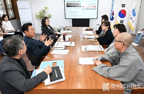 4월 8일 의정부시청 시장실에서 열린 ‘제16차 복지정책 전략회의’ 모습.