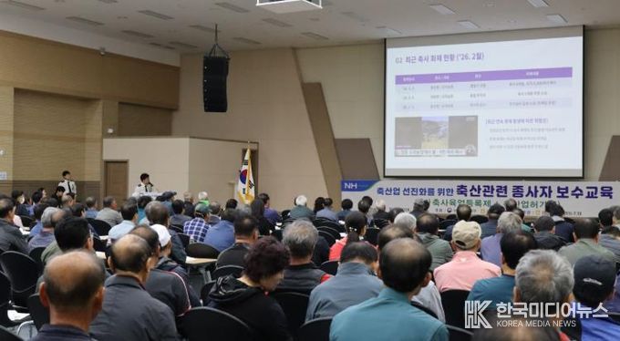 장흥소방서가 축산업 종사자 400여 명을 대상으로 화재안전교육을 실시하고 있다